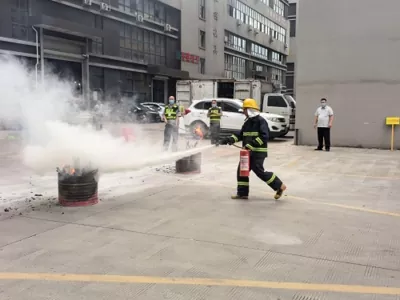 Fabriken genomför brandnödövning: stärker säkerheten och säkerställer smidig orderleverans